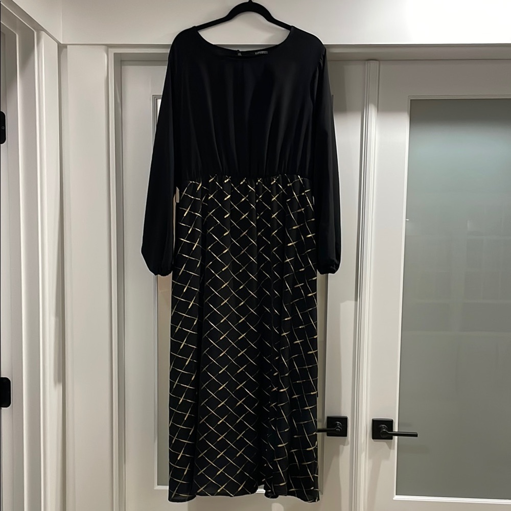 BloomChic Black and Gold Long Sleeve Dress